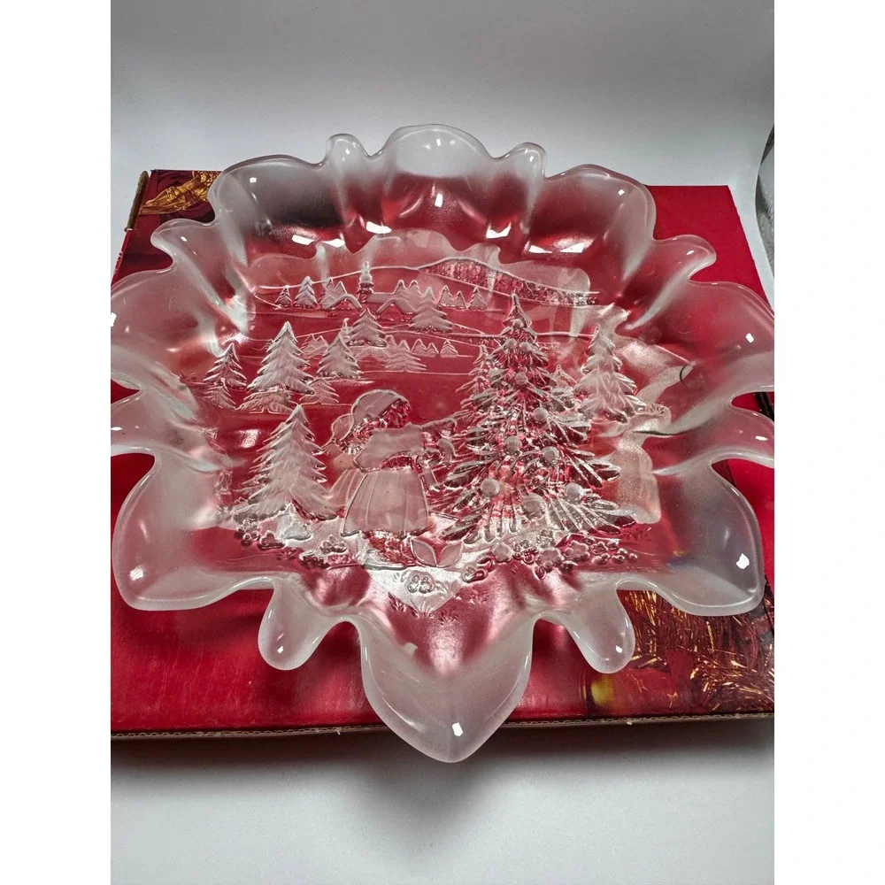 Mikasa Christmas Story Bon Bon Plate SA 600/902 Frosted Glass 9.75